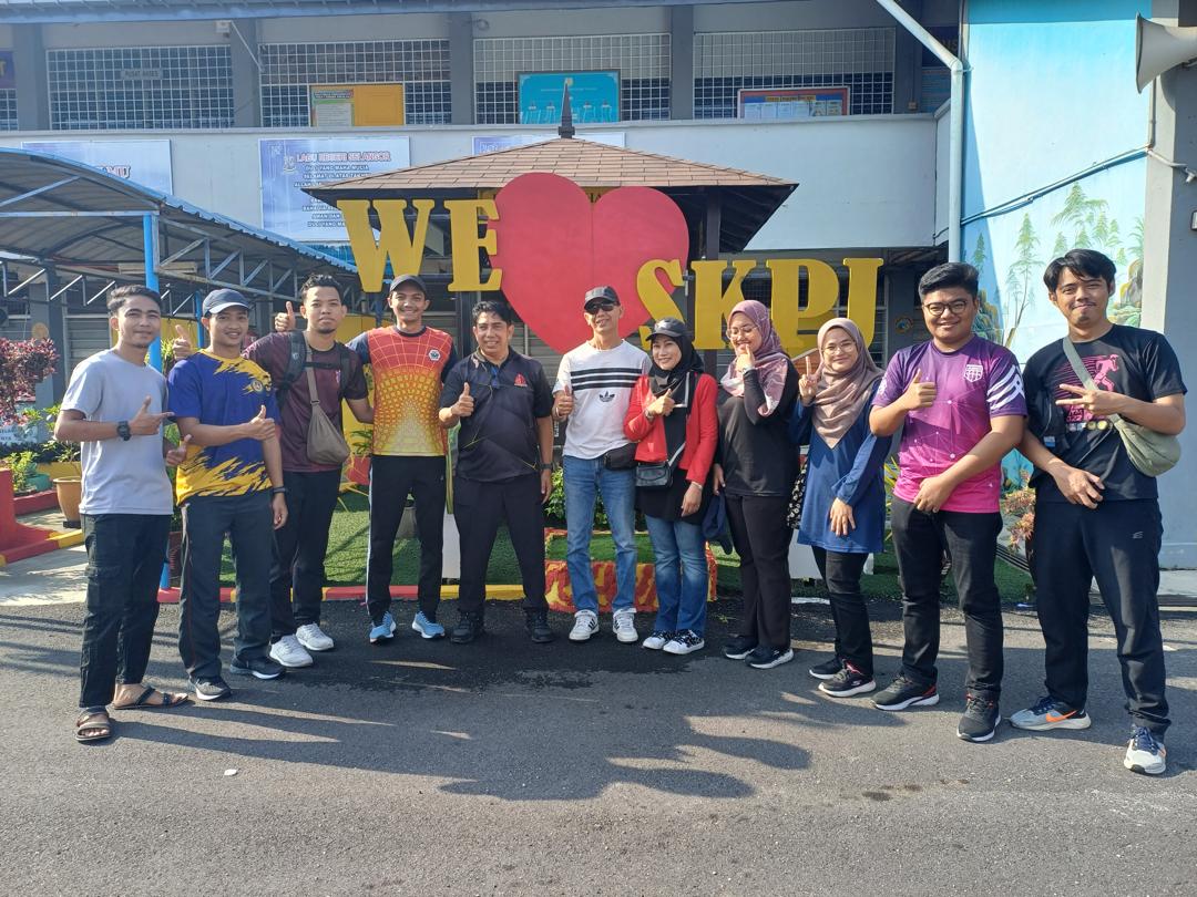 Zero hunger: Innovation in smart solar-powered aquaponic monitoring system for the sustainable economy of B40 students at Sekolah Kebangsaan Padang Jawa